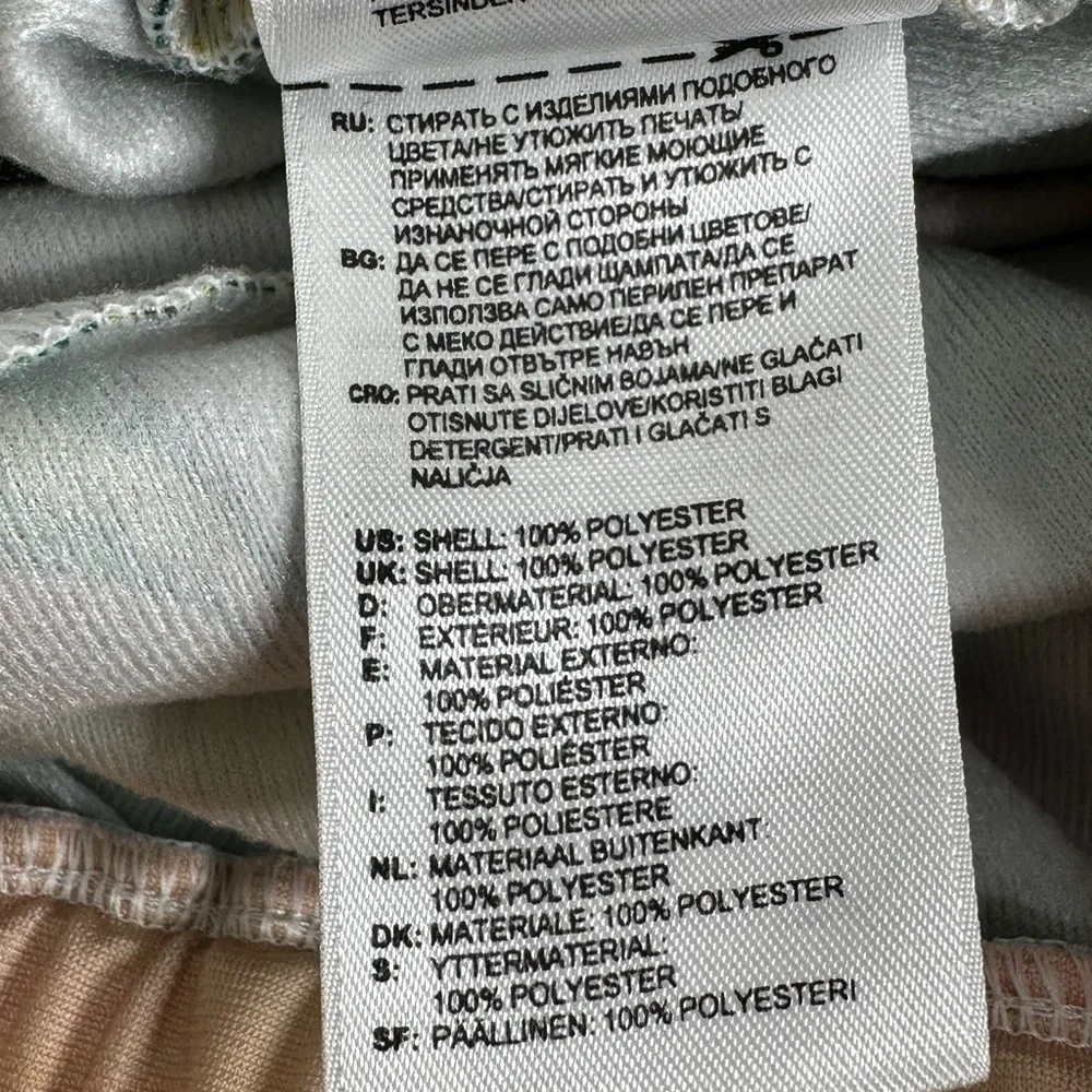 Adidas Women’s Floralina Shorts Size Medium - Picture 4 of 8